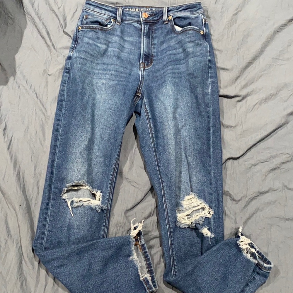 Medium wash, American Eagle ripped mom jeans US size 2